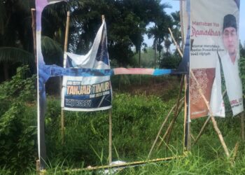 Ambok Tang Keluhkan  Baliho Dirusak Netizen:Bisa Jadi Karena Arogan!