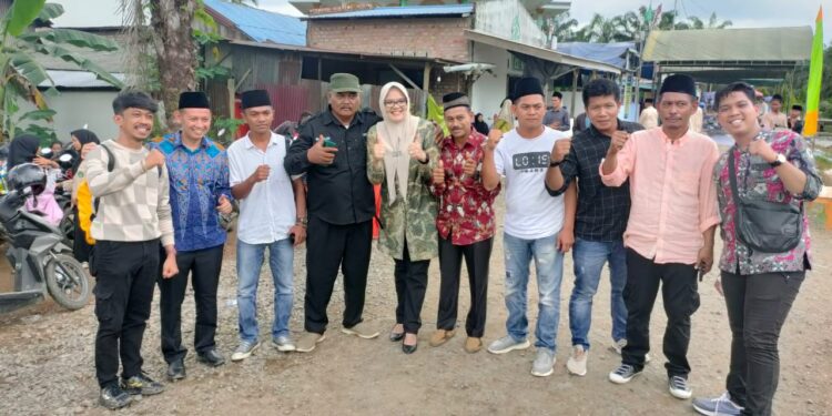 Tampil Bersama di Pengajian Akbar Rasau, Dilla Hich – Muslimin Tanja Berpasangan?