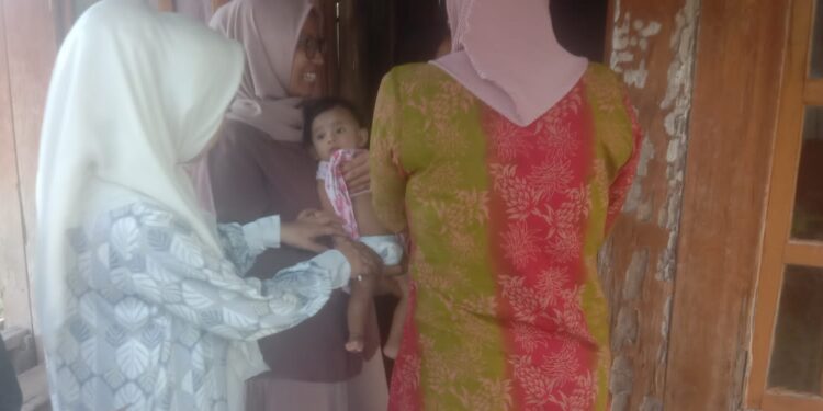 Luang Kan Waktu Hj Dillah Hich Temui si Bayi Kembar Pengidap Tumor,Dusun Indah Dendang