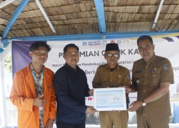 Tim PPK ORMAWA IMAPEFSI Universitas Jambi Resmikan Gubuk Karya di Kelurahan Bram Itam Kiri
