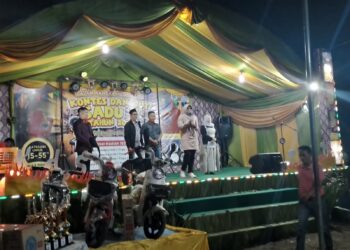 Disambut Antusias Masyarakat Kecamatan Sadu, Pasangan DH-MT Hadiri Kontes Dangdut