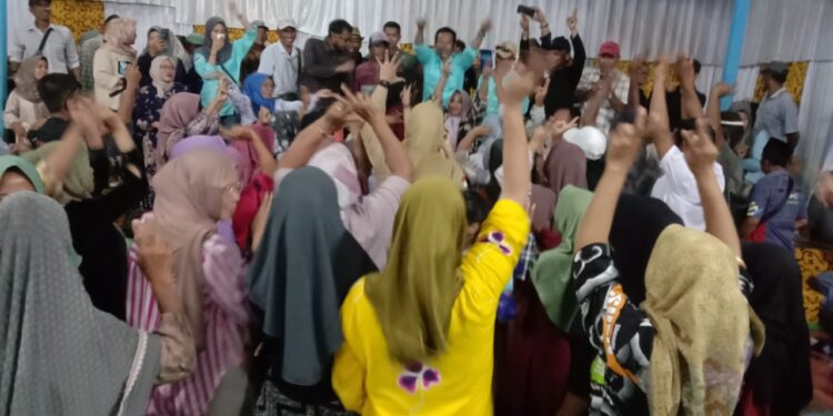 Didampingi Dewan Terpilih, Pasangan Hj Dillah Hich-Muslimin Tanja, Kunjungi Warga Mendahara Disambut Hangat
