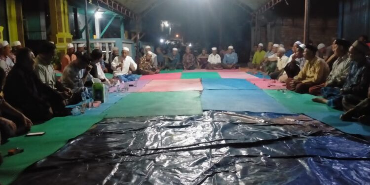 Di Akhir Safari Politik nya Di Batanghari Pasangan Cagub Jambi Nomor urut 01,Santap Makanan Daerah Ciri Khas Mersam