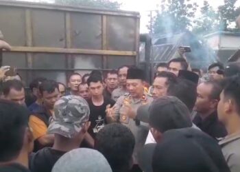 Wakapolres Beserta Puluhan Personil Polres Tanjab Timur Datangi TKP Redam Kemarahan Warga Buntut Bocah Tertabrak Hingga Tewas*