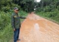 Warga Keluhkan Jalan Rusak di Mendalo Darat, Ketua AWASI Muaro Jambi: Pemerintah Harus Turun, Jangan Duduk di Kantor Saja