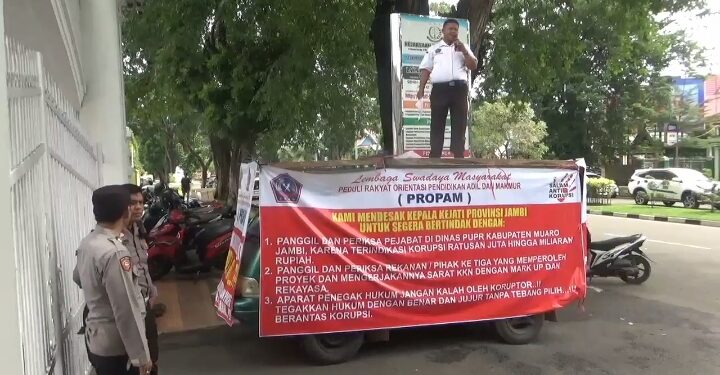 Unjuk Rasa, LSM Propam Minta Kejati Jambi Usut Proyek Jalan Tanjung Nangko Senilai 1,3 Miliar  