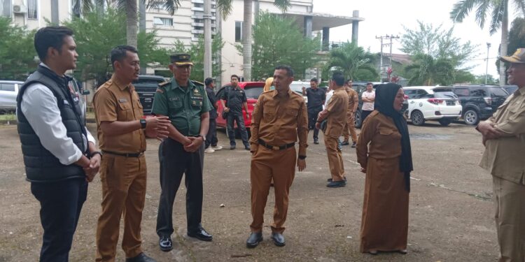 Hari Pertama Wakil Bupati Muslimin Tanja ngantor, Tinjau Beberapa Kantor OPD Tanjabtimur