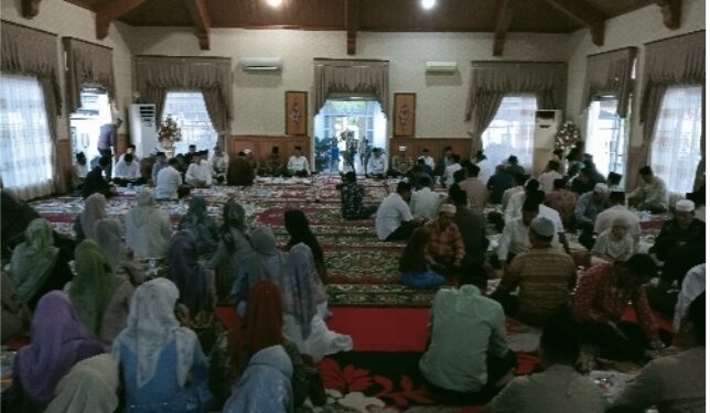 Kali Pertama Bupati Tanjabtimur Hj Dillah Hich dan Muslimin Tanja Bukber Bersama Wakil Gubernur Jambi