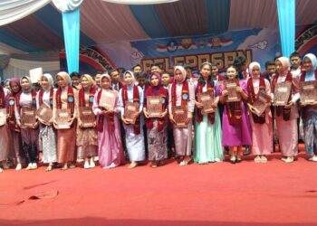 SMAN 8 Tanjabtimur Lepas kan 184 Siswa-Siswi Kelas XII Kepada Orang Tua Murid