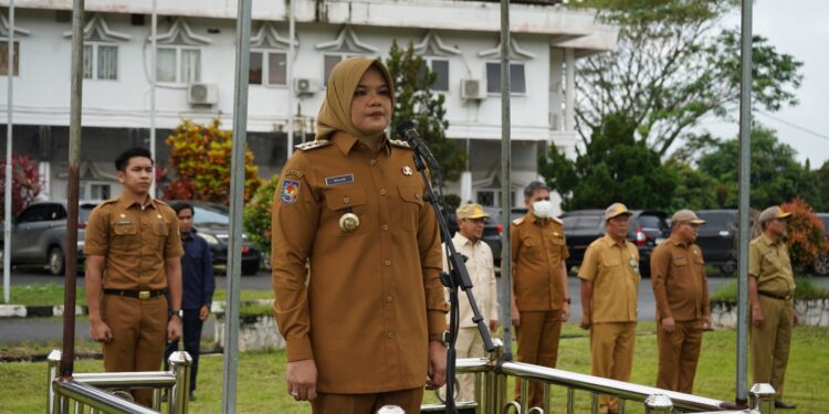 Apel pertama Pasca Lebaran Bupati Hj Dillah Hich, untuk Meningkat kan Kedisplinan Pegawai Negri Sipil di Lingkungan Nya