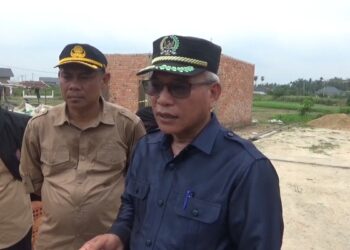 Ketua DPRD Turun Lapangan Bersama OPD Terkait ke Perumahan Mentari Residence 2, Satu Unit Rumah Disegel Pemerintah Lantaran Langgar Aturan