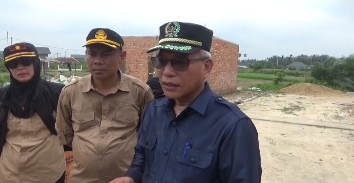 Ketua DPRD Turun Lapangan Bersama OPD Terkait ke Perumahan Mentari Residence 2, Satu Unit Rumah Disegel Pemerintah Lantaran Langgar Aturan