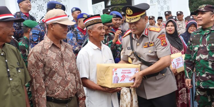 Hut Bayangkara yang Ke 79 Kepala Kepolisian Daerah Jambi, Tabur Bunga Di Makam Raja Jambi