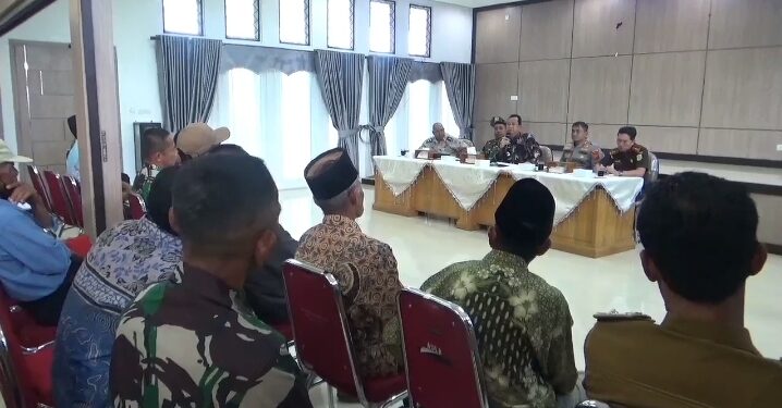 Bupati Pimpin Rapat Timdu Penyelesaian Konflik Lahan antara Kelompok Tani di Desa Sogo vs PT BBS