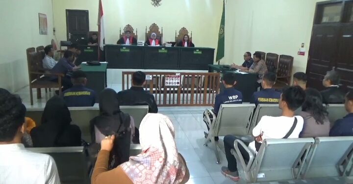 Warga Desa Sumber Jaya Gugat Polda Jambi, Kades dan PT FPIL Rp 1 Miliar